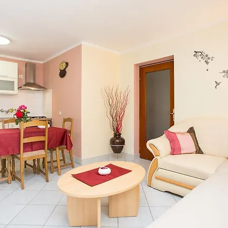 Apartament Tena Veglia